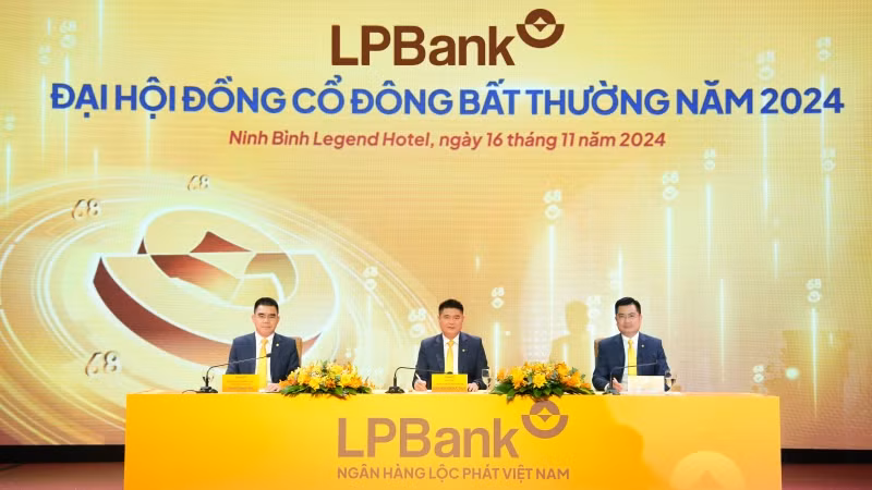Đoàn Chủ tọa điều hành Đại hội đồng cổ đông bất thường LPBank 2024.