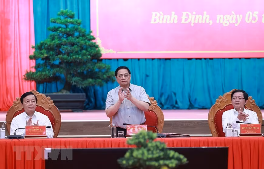Thủ tướng Phạm Minh Chính làm việc với Ban Thường vụ Tỉnh ủy Bình Định. (Ảnh: Dương Giang/TTXVN)