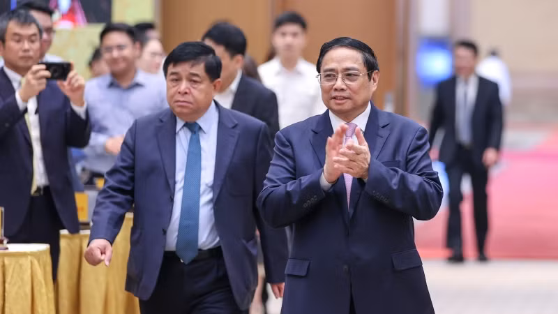 Thủ tướng Phạm Minh Chính và Bộ trưởng Kế hoạch và Đầu tư Nguyễn Chí Dũng.
