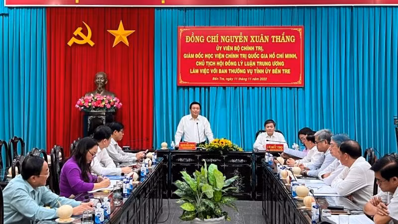 Đồng chí Nguyễn Xuân Thắng phát biểu tại buổi làm việc.