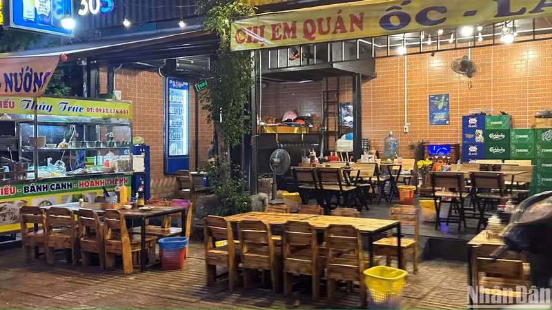 Tình trạng vắng khách đang diễn ra tại nhiều quán ăn, nhà hàng ở Thành phố Hồ Chí Minh.