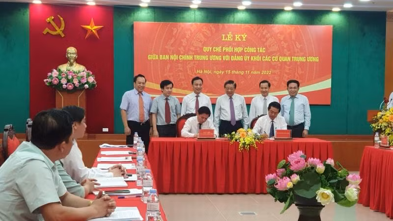 Ban Nội chính Trung ương và Đảng ủy Khối các cơ quan Trung ương tổ chức ký Quy chế phối hợp công tác.