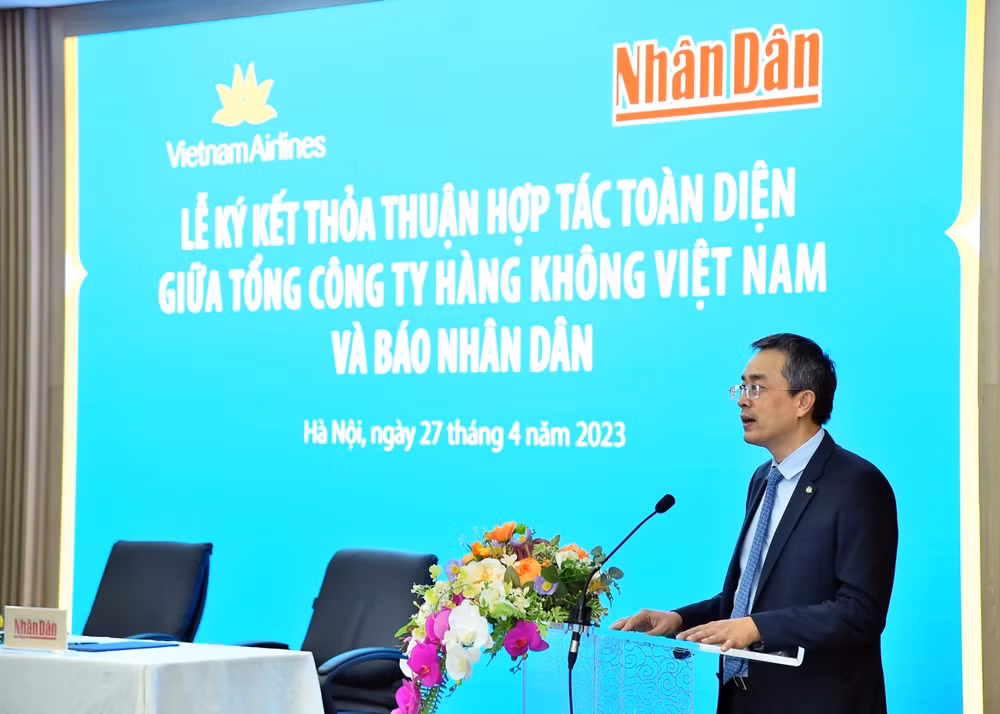 Bí thư Đảng ủy, Chủ tịch Hội đồng quản trị Vietnam Airlines Đặng Ngọc Hòa phát biểu tại lễ ký kết.