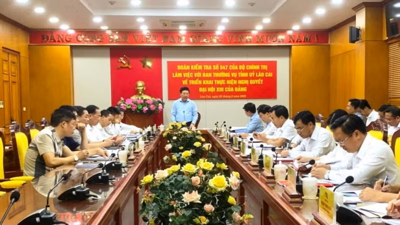 Đồng chí Phạm Bình Minh, Ủy viên Bộ Chính trị, Phó Thủ tướng Thường trực Chính phủ, Trưởng Đoàn kiểm tra làm việc với Ban Thường vụ Tỉnh ủy Lào Cai.