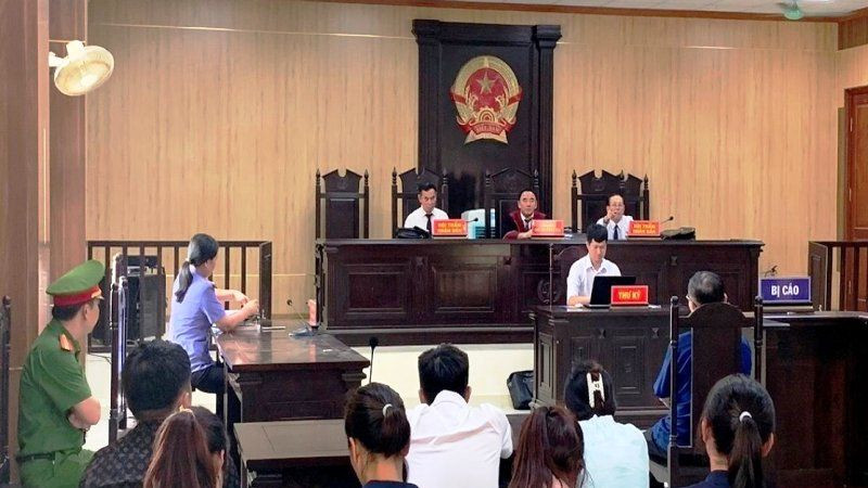 Quang cảnh phiên xét xử.