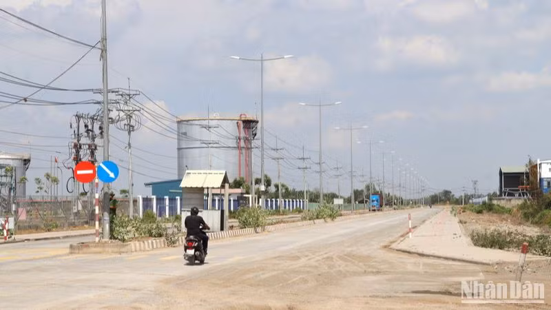 Đoạn giao cắt qua đường số 4, khu công nghiệp Ông Kèo. 