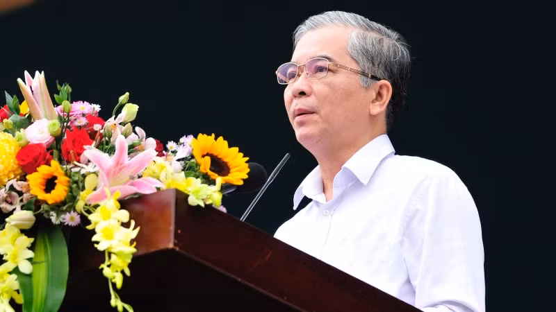 Phó Chủ tịch Ủy ban nhân dân Thành phố Hồ Chí Minh Ngô Minh Châu phát biểu tại lễ ra quân.