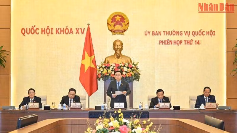 Chủ tịch Quốc hội Vương Đình Huệ và các Phó Chủ tịch Quốc hội dự phiên họp. 