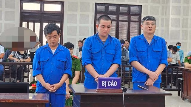 Các bị cáo tại phiên tòa. (Ảnh: ĐA)