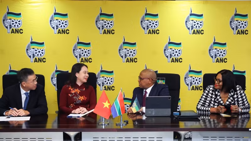 Phó Chủ tịch nước Võ Thị Ánh Xuân hội kiến Tổng Thư ký Đảng Đại hội dân tộc Phi Fikile Mbalula.