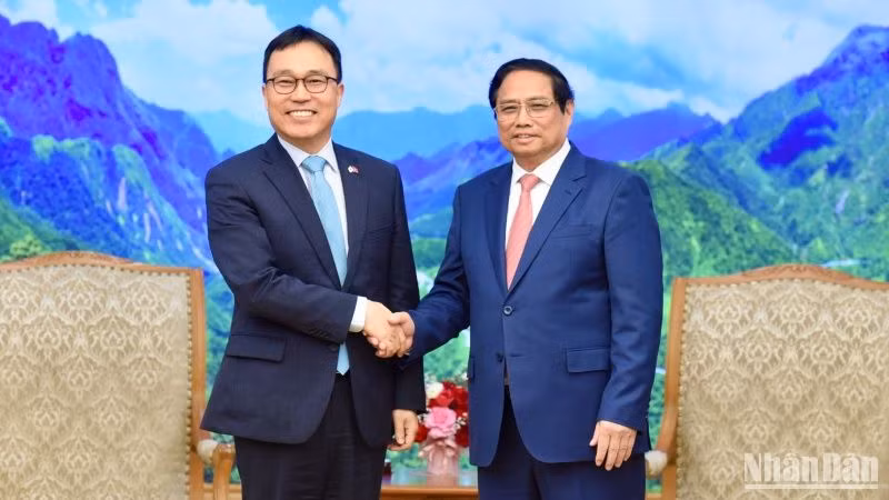 Thủ tướng Phạm Minh Chính tiếp Đại sứ Hàn Quốc tại Việt Nam Choi Young Sam.