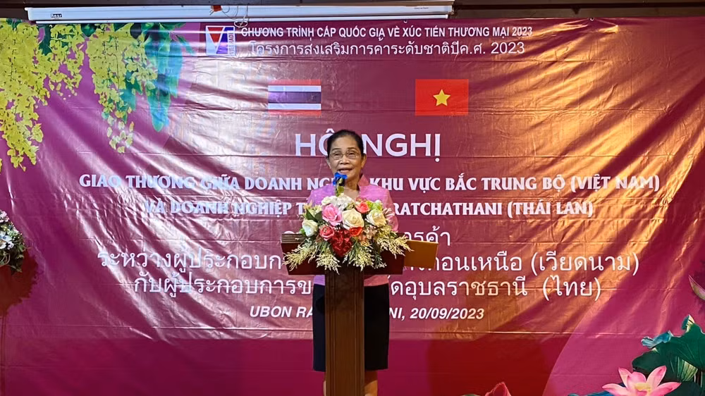 Bà Songluk Woraphai, Phó Tỉnh trưởng Ubon Ratchathani.