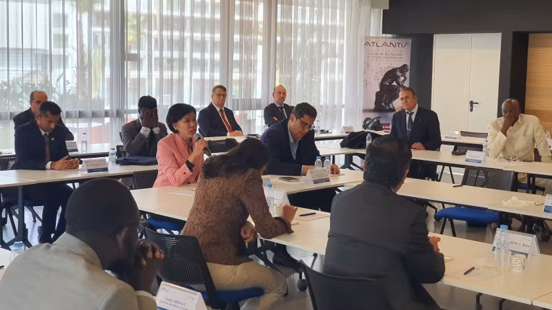 Các đại biểu trao đổi tại Hội thảo.