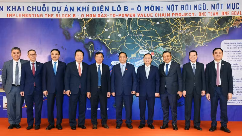 Thủ tướng Phạm Minh Chính với các đại biểu.