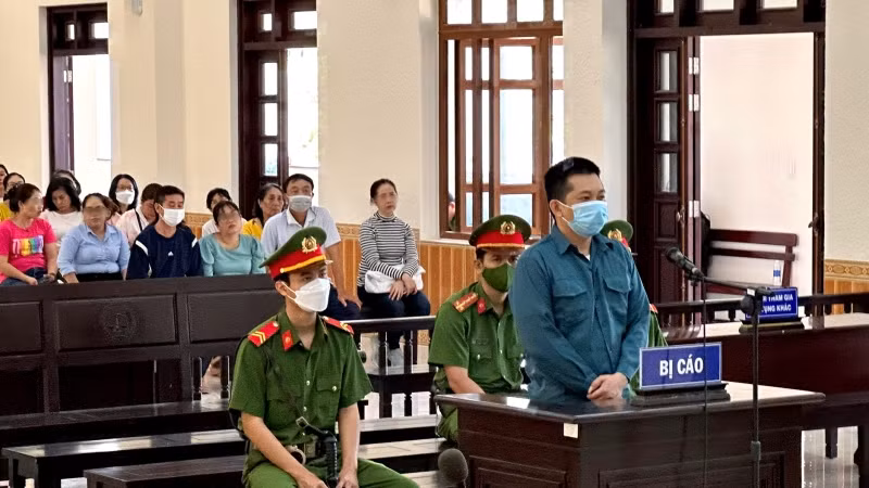 Bị cáo Nguyễn Quang Bình tại phiên tòa xét xử.