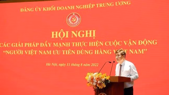 Tổng Giám đốc Vinatex Cao Hữu Hiếu phát biểu tham luận tại Hội nghị.