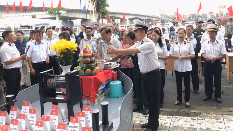 Lễ tưởng niệm, tri ân các Anh hùng, liệt sĩ Gạc Ma tại Đà Nẵng, sáng 14/3.