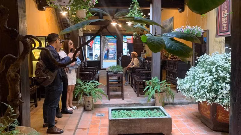 Nét cổ kính của Ngôi nhà Di sản số 87 phố Mã Mây luôn làm say lòng du khách.