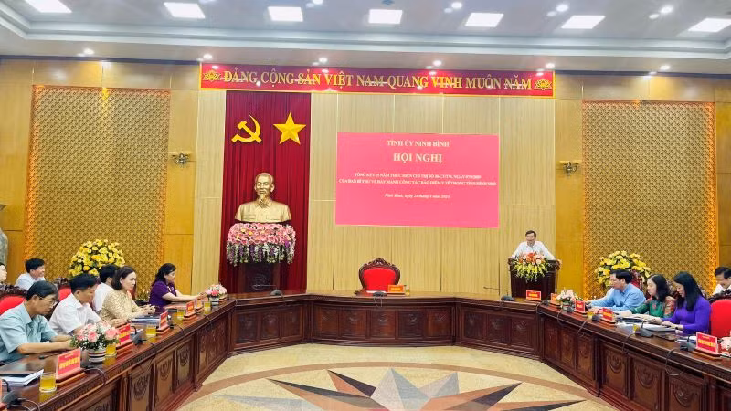 Đồng chí Đoàn Minh Huấn, Ủy viên Trung ương Đảng, Bí thư Tỉnh ủy Ninh Bình phát biểu kết luận Hội nghị.
