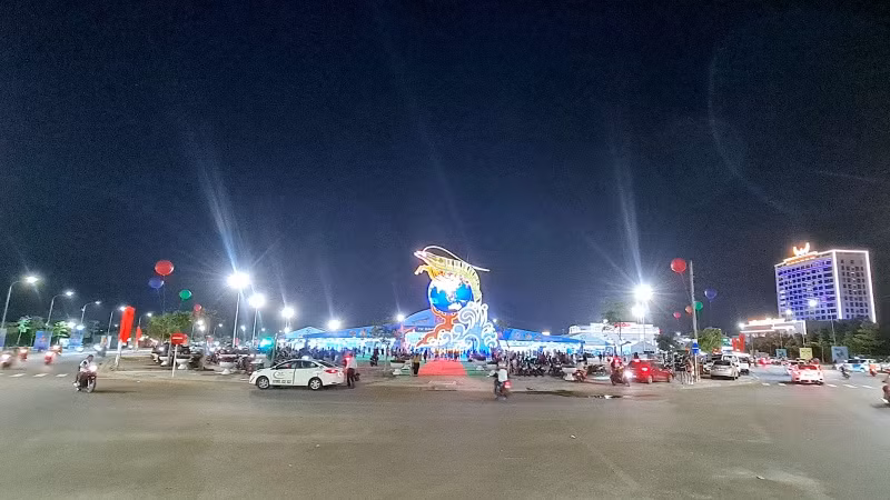 Festival Tôm Cà Mau và Diễn đàn kết nối sản phẩm OCOP đồng bằng sông Cửu Long 2023 thu hút hơn 40.000 lượt khách trong nước và quốc tế.
