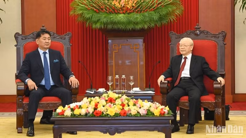 Tổng Bí thư Nguyễn Phú Trọng và Tổng thống Mông Cổ Ukhnaagiin Khurelsukh tại buổi tiếp.
