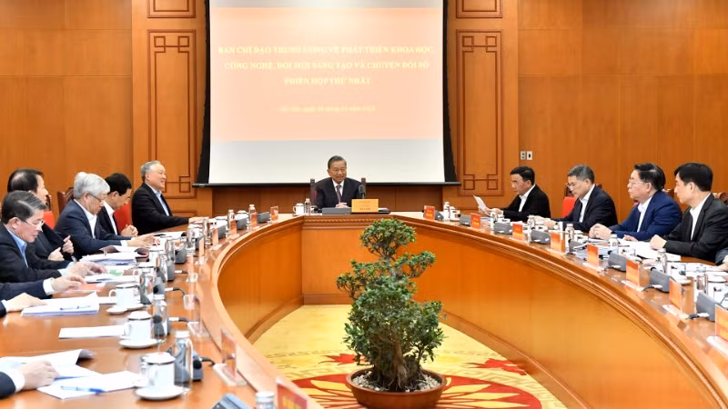 Tổng Bí thư Tô Lâm chủ trì Phiên họp thứ nhất Ban Chỉ đạo Trung ương về phát triển khoa học, công nghệ, đổi mới sáng tạo và chuyển đổi số. (Ảnh: ĐĂNG KHOA)