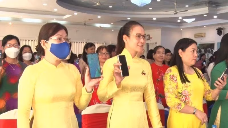 Tuyên truyền chuyển đổi số và chăm sóc sức khỏe cho phụ nữ hậu Covid-19