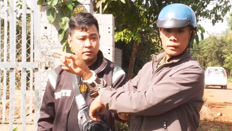 Đối tượng Phạm Văn Thông bị Công an bắt giữ.