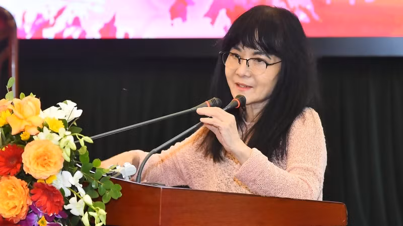 Nhà lý luận, phê bình âm nhạc Nguyễn Thị Minh Châu phát biểu. Nhà lý luận, phê bình âm nhạc Nguyễn Thị Minh Châu phát biểu.