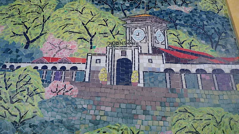 Hình ảnh Thành phố Hồ Chí Minh qua tranh sứ độc đáo.