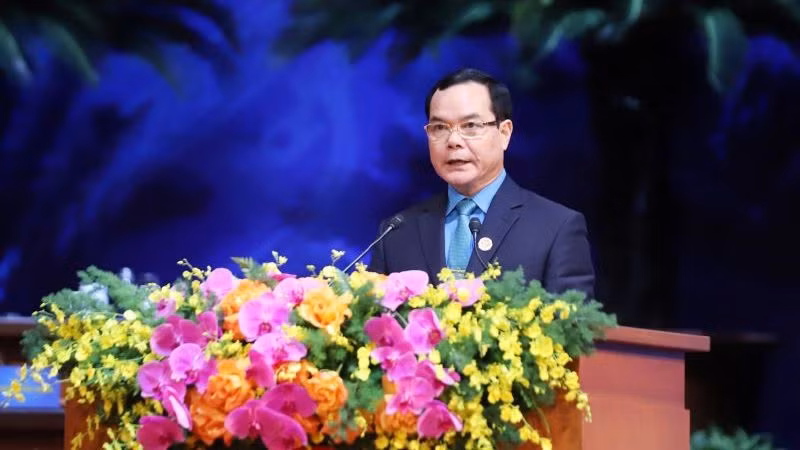 Chủ tịch Tổng Liên đoàn Lao động Việt Nam Nguyễn Đình Khang phát biểu khai mạc Đại hội.