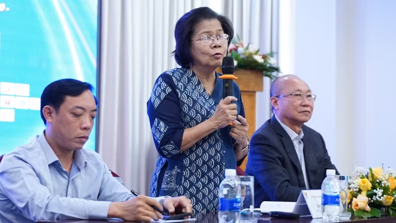 Ban tổ chức bình chọn Hàng Việt Nam chất lượng cao năm 2023 phát biểu tại họp báo.