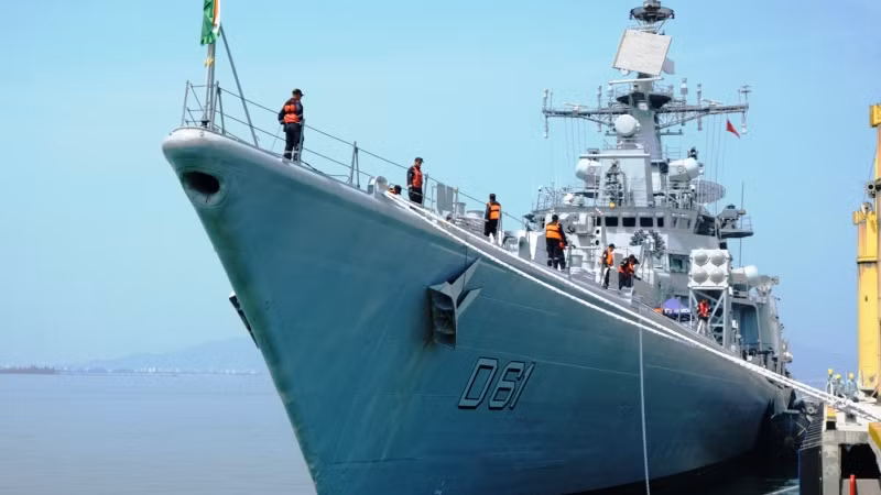 Hai tàu chiến tuyến đầu của Hải quân Ấn Độ cập cảng Tiên Sa lúc 10 giờ sáng 19/5.