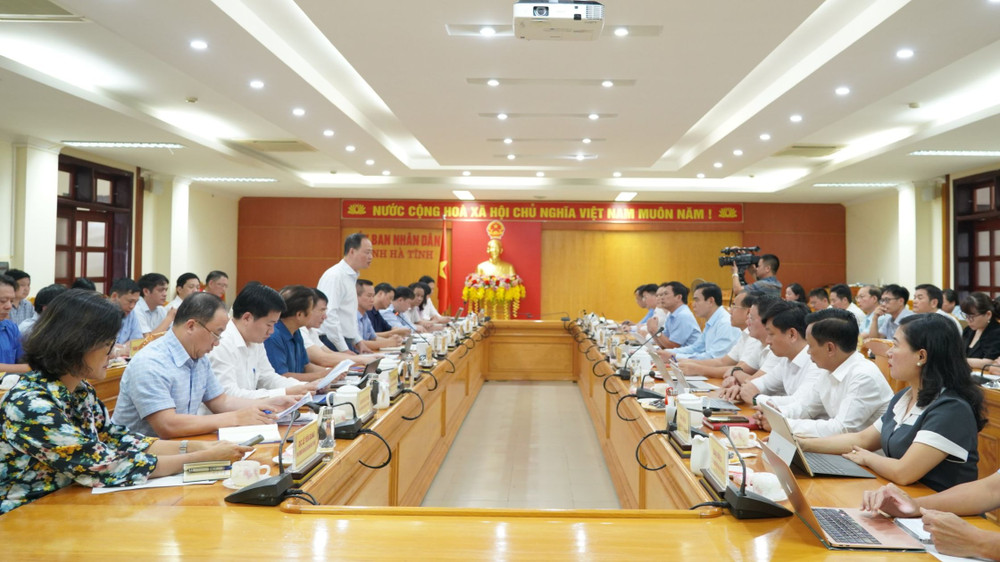 Quang cảnh buổi làm việc.