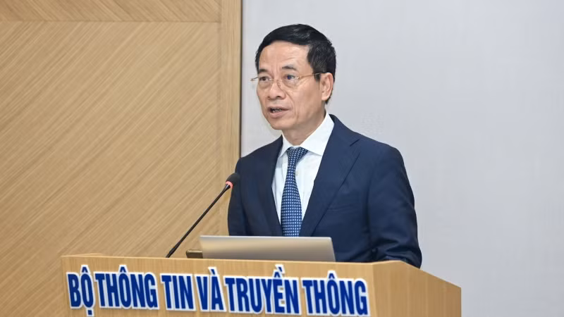 Bộ trưởng Thông tin và Truyền thông Nguyễn Mạnh Hùng phát biểu ý kiến tại buổi làm việc. (Ảnh: Duy Linh)