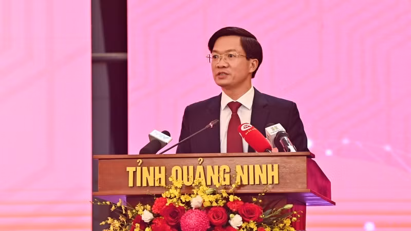 Chủ tịch HĐND thành phố Hải Phòng Phạm Văn Lập trình bày tham luận. (Ảnh: Duy Linh)