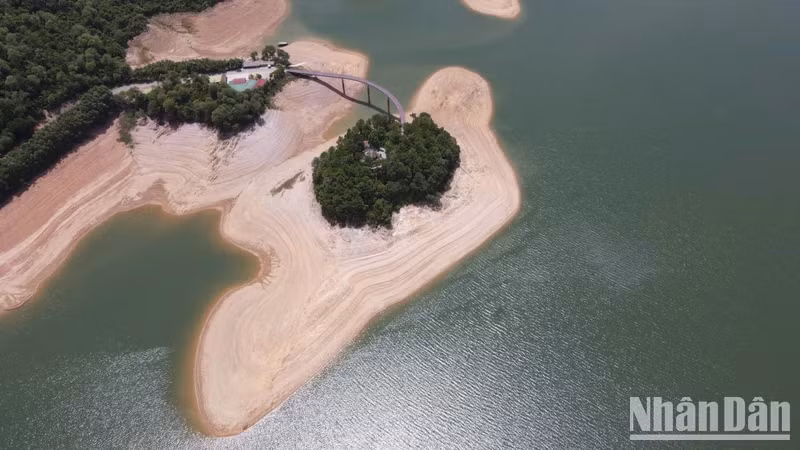 Mực nước tại các hồ chứa lớn trên địa bàn Hà Tĩnh hiện chỉ đạt khoảng 20% dung tích thiết kế.