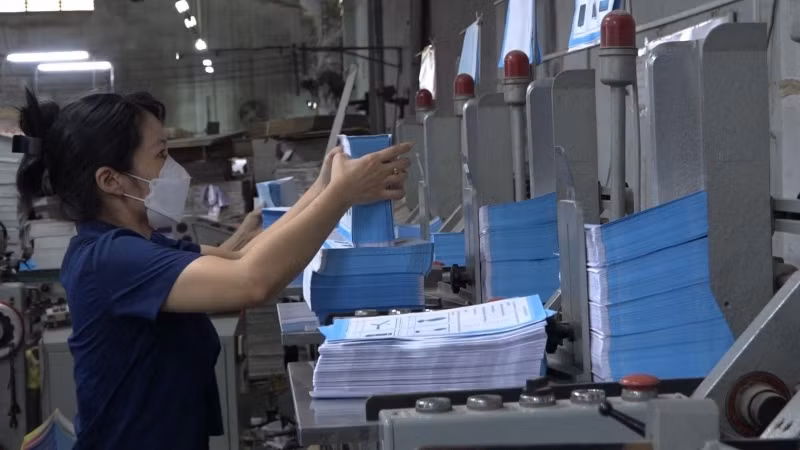 Nhà xuất bản Giáo dục Việt Nam triển khai in sách giáo khoa phục vụ năm học mới.