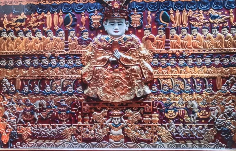 Bức phù điêu tạc hình Đức Quốc Tổ Lạc Long Quân được công nhận Bảo vật quốc gia.