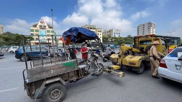 Phòng Cảnh sát giao thông Công an thành phố Hà Nội xử lý xe tự chế.