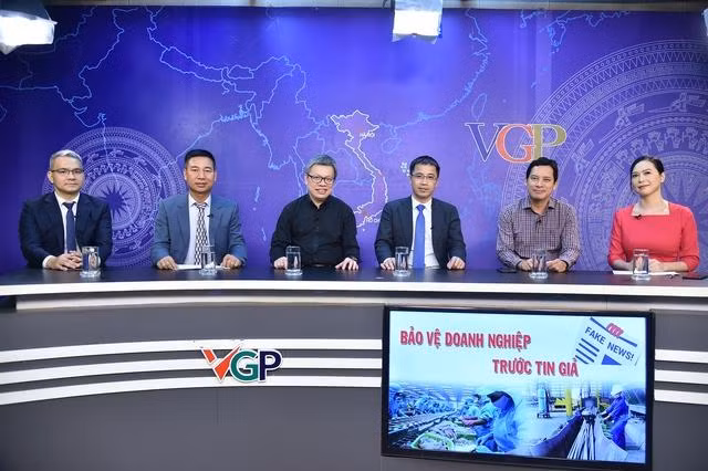 Tọa đàm với nội dung: “Bảo vệ doanh nghiệp trước tin giả". (Ảnh: VGP)