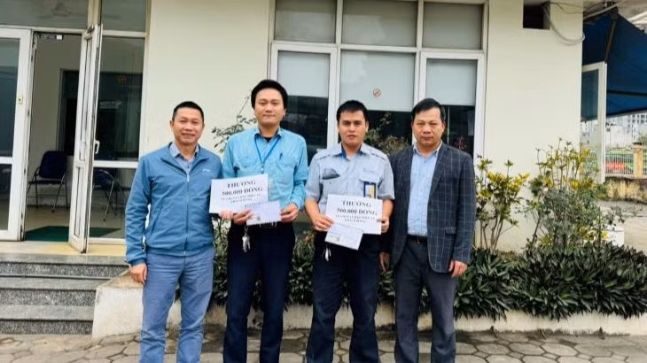 Xí nghiệp xe buýt nhanh BRT (trực thuộc Tổng công ty Vận tải Hà Nội) - đơn vị vận hành Tuyến xe buýt 89 đã khen thưởng, động viên kịp thời đối với lái xe và nhân viên phục vụ đã có hành động hỗ trợ hành khách trên xe khi gặp vấn đề về sức khỏe.