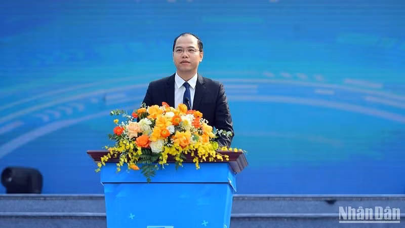 Đồng chí Nguyễn Tiến Hưng đọc diễn văn kỷ niệm tại Chương trình.