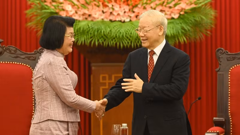 Tổng Bí thư Nguyễn Phú Trọng chào mừng Chủ tịch Quốc hội Campuchia Samdech Khuon Sudary thăm chính thức Việt Nam. Tổng Bí thư Nguyễn Phú Trọng chào mừng Chủ tịch Quốc hội Campuchia Samdech Khuon Sudary thăm chính thức Việt Nam.