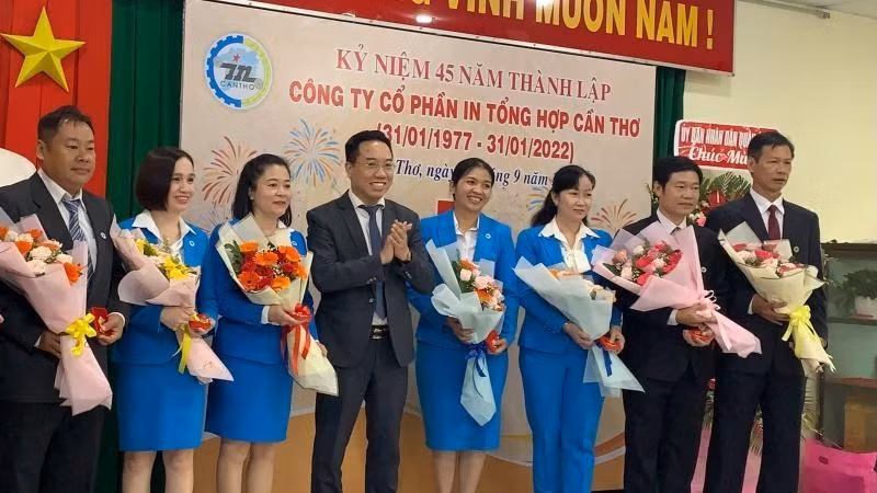 Bộ Thông tin và Truyền thông tặng Kỷ niệm chương cho các cá nhân có nhiều đóng góp cho ngành in.