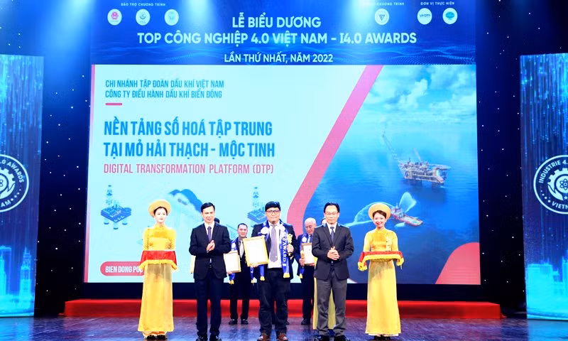 Lễ trao giải thưởng “Top công nghiệp 4.0 Việt Nam - I4.0 Awards” lần thứ nhất, năm 2022.