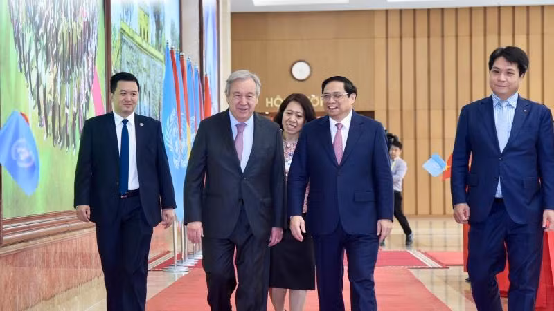 Thủ tướng Phạm Minh Chính và Tổng Thư ký Liên hợp quốc António Guterres. (Ảnh: Trần Hải)