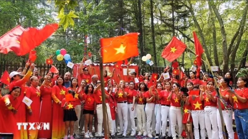 Tiết mục văn nghệ của con em người Việt tại Cyprus. (Ảnh: TTXVN phát)