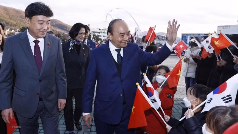 Chủ tịch nước Nguyễn Xuân Phúc tới thăm tỉnh Gyeonggi. (Ảnh: Thống Nhất/TTXVN)