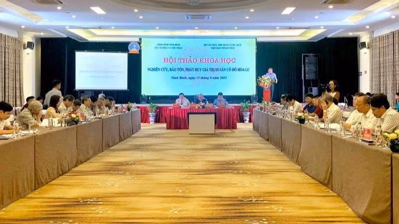 Quang cảnh Hội thảo nghiên cứu, bảo tồn phát huy giá trị Di sản Cố đô Hoa Lư.